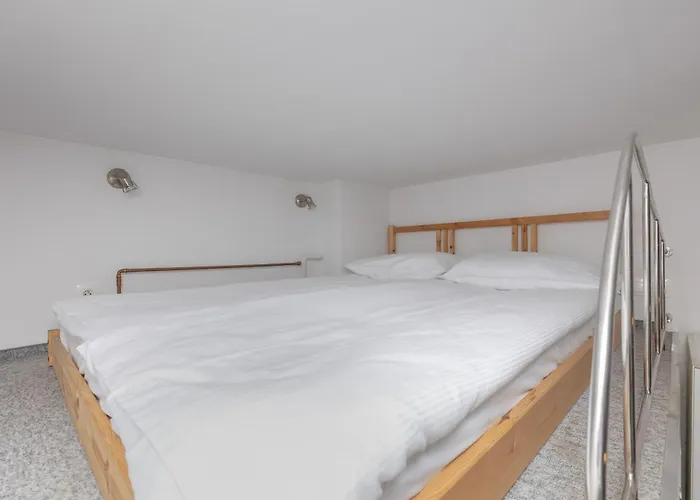 Cozy Studio For 3 Guests Near Centrum Praskie Koneser By Noclegi Renters