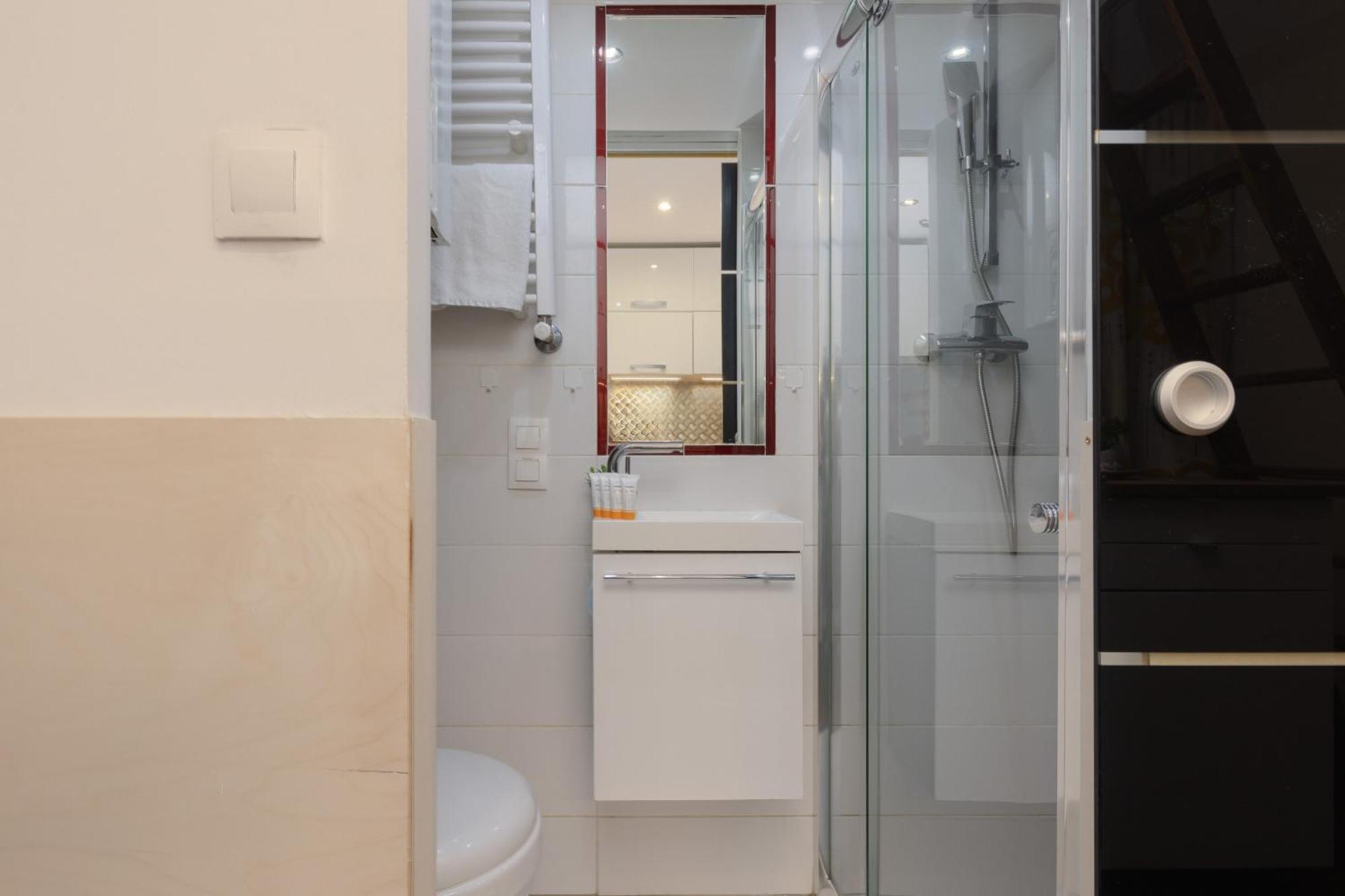 Cozy For 3 Guests Near Centrum Praskie Koneser By Renters Apartment *