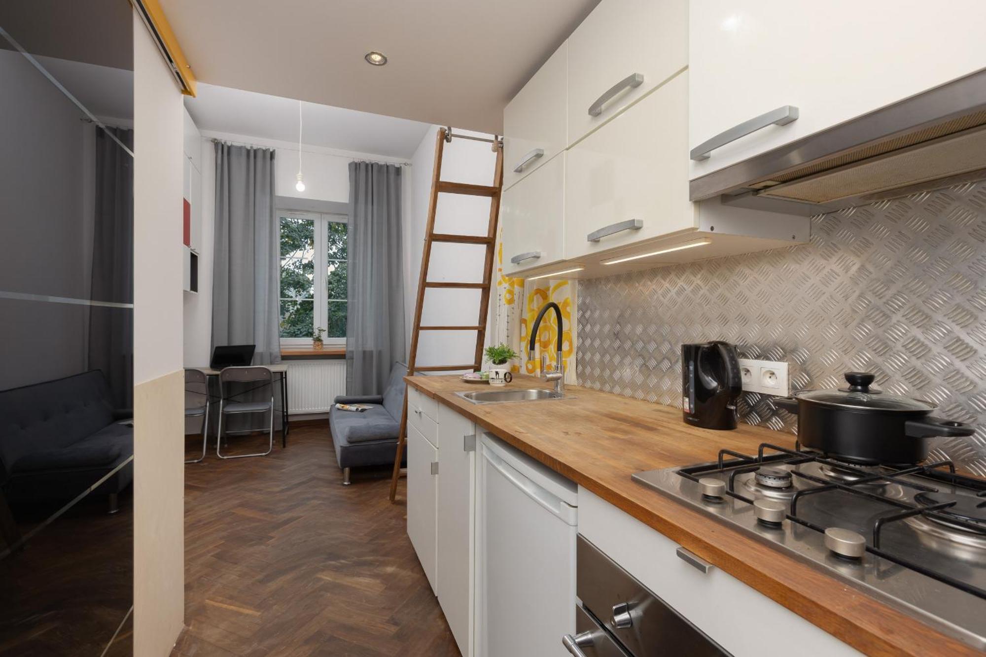 Cozy For 3 Guests Near Centrum Praskie Koneser By Renters *