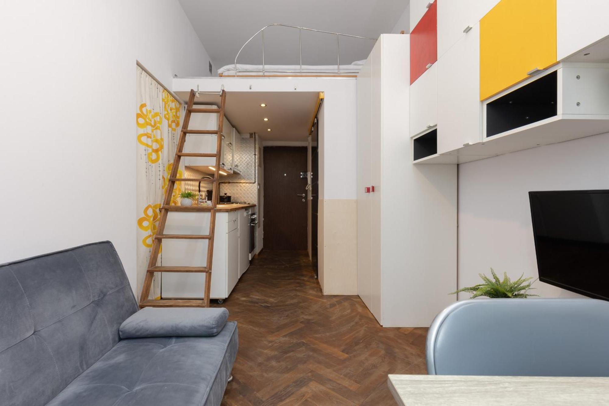 Cozy For 3 Guests Near Centrum Praskie Koneser By Renters Apartment *