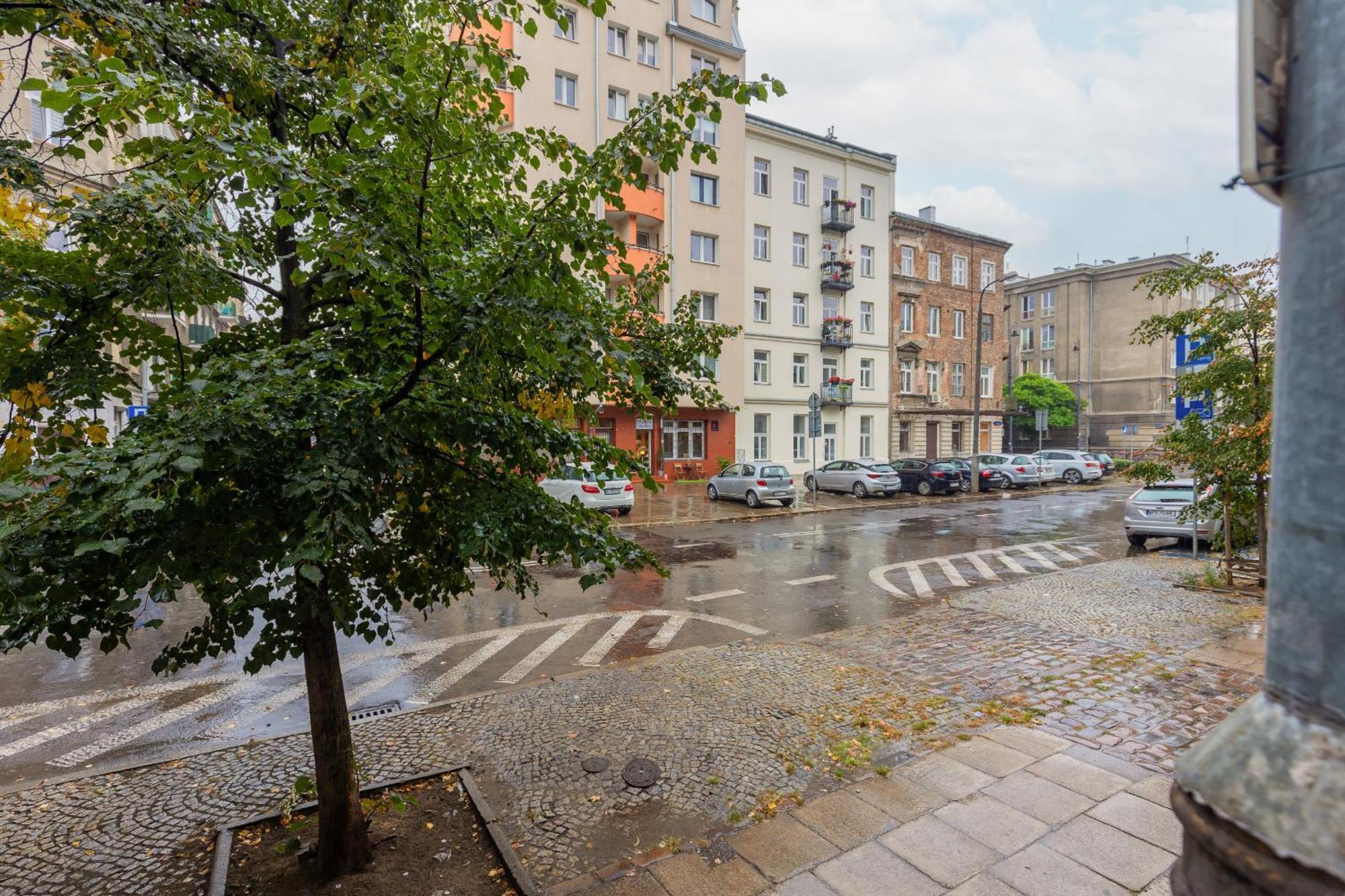 Cozy For 3 Guests Near Centrum Praskie Koneser By Renters Apartment